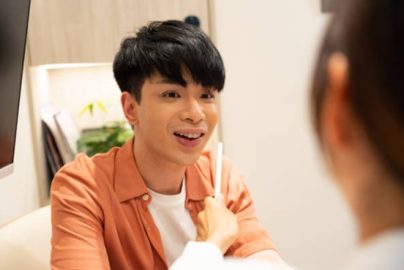 言語治療師人工