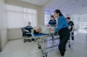 救護員人工