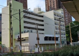 70校網小學邊間好